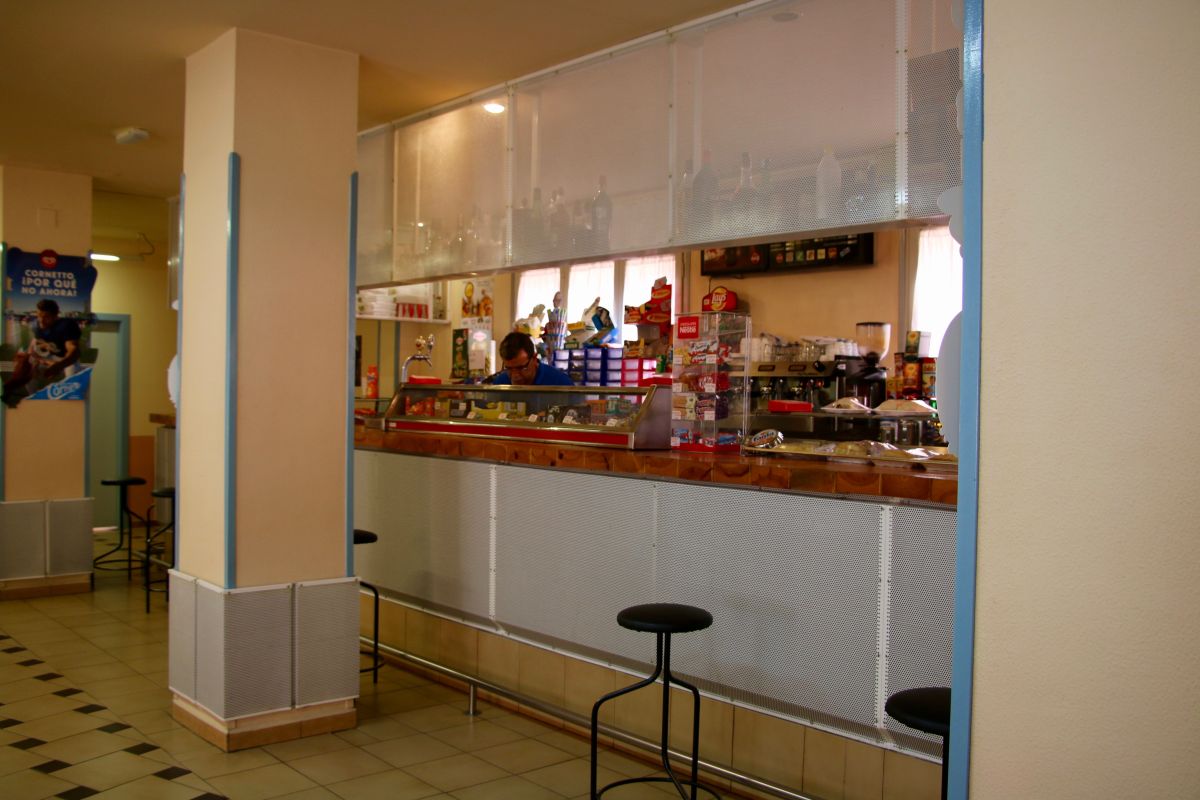 Cafetería Colegio Mayor Ramón Acin